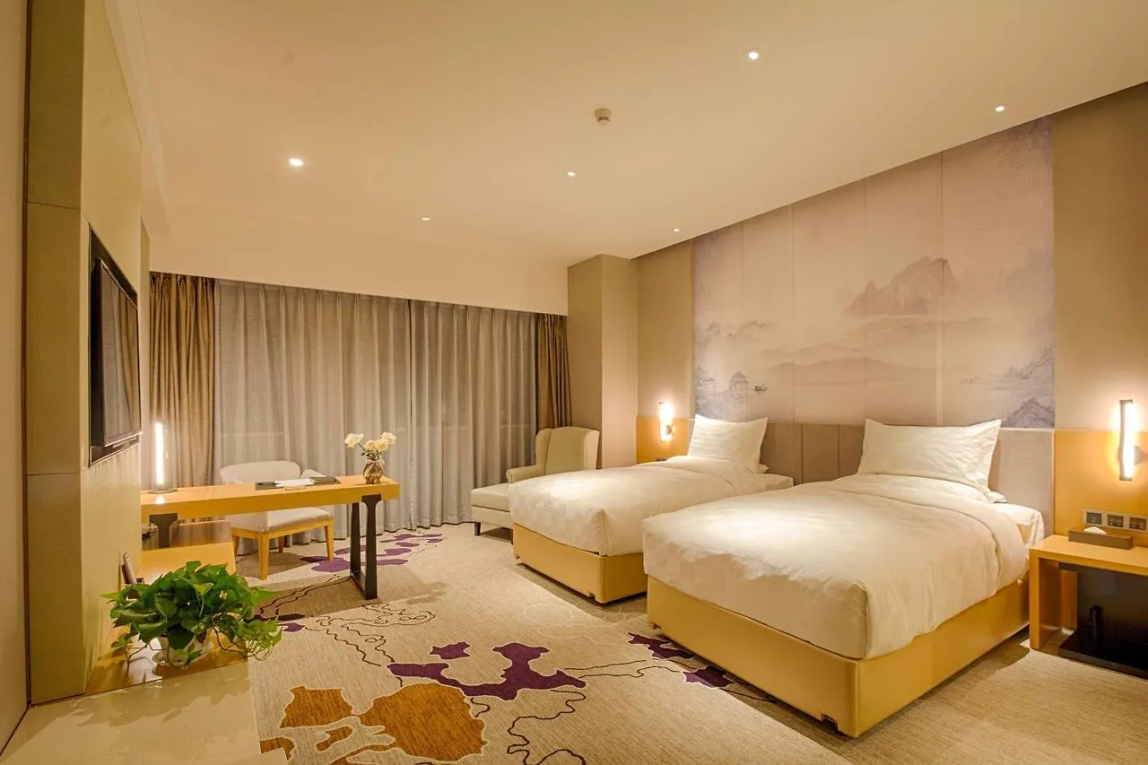 فندق Ramada Encore Lingbao